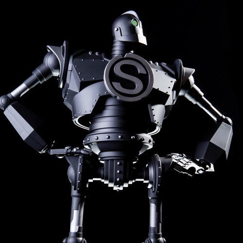 Introducing THE IRON GIANT Deluxe Figure Shadow Variant!