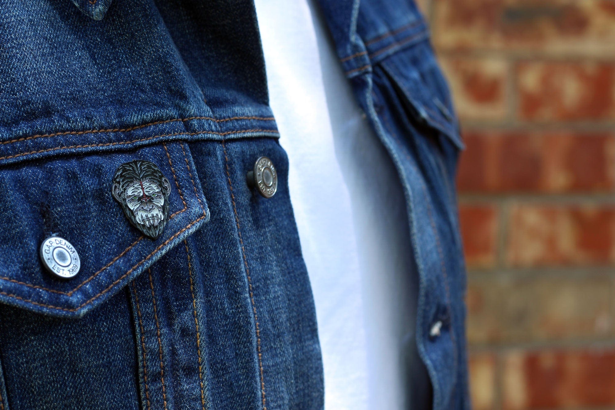 Caesar Enamel Pin – Mondo